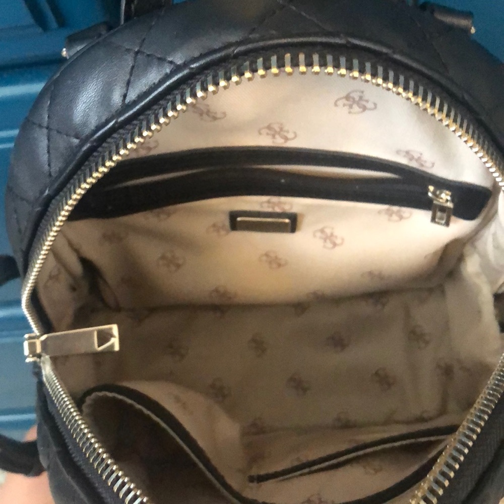 Guess mini backpack - Picture 2 of 2
